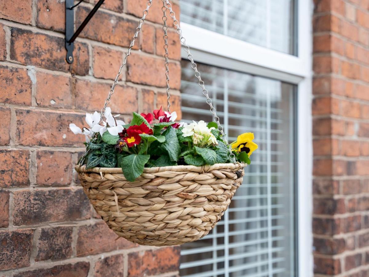 Pass The Keys Cosy, 2-Bed Home In Popular Handbridge - Parking Chester Bagian luar foto